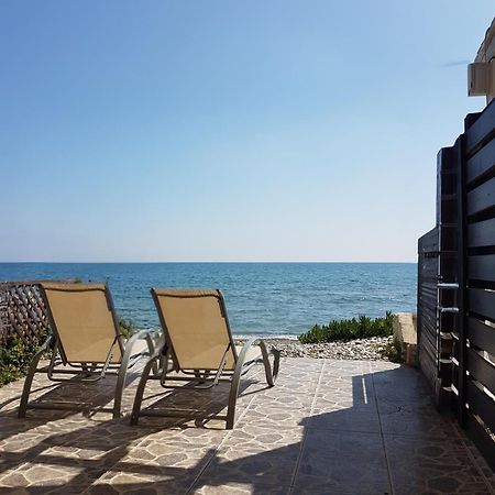 Willa Beach House At Seafront Meneou Zewnętrze zdjęcie