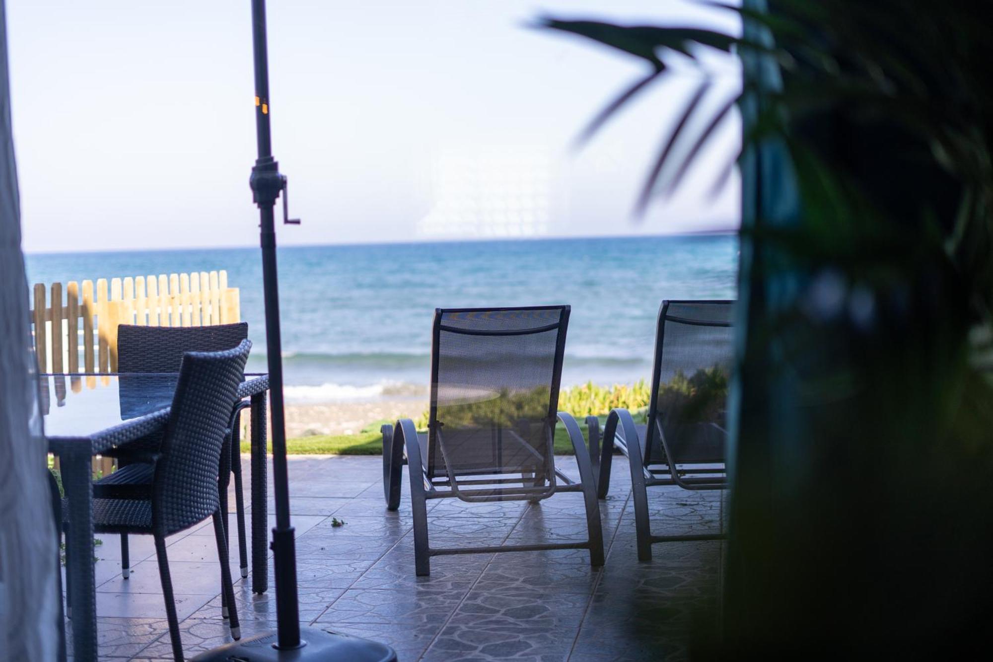 Willa Beach House At Seafront Meneou Zewnętrze zdjęcie