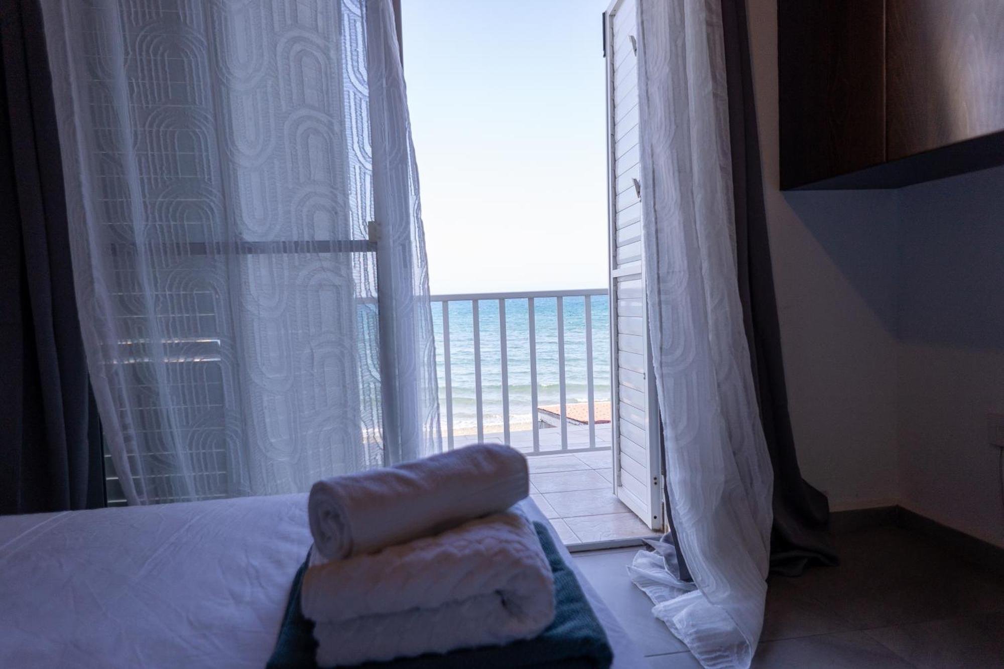 Willa Beach House At Seafront Meneou Zewnętrze zdjęcie