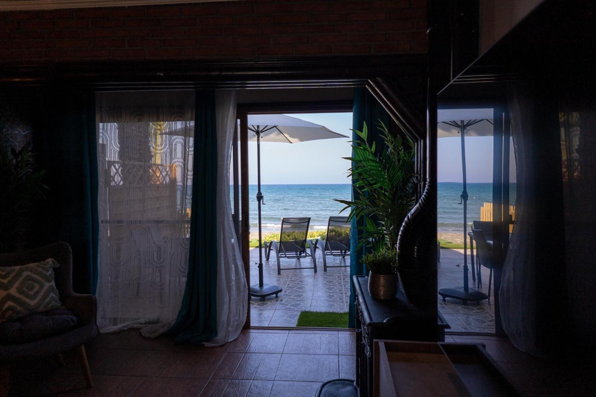Willa Beach House At Seafront Meneou Zewnętrze zdjęcie