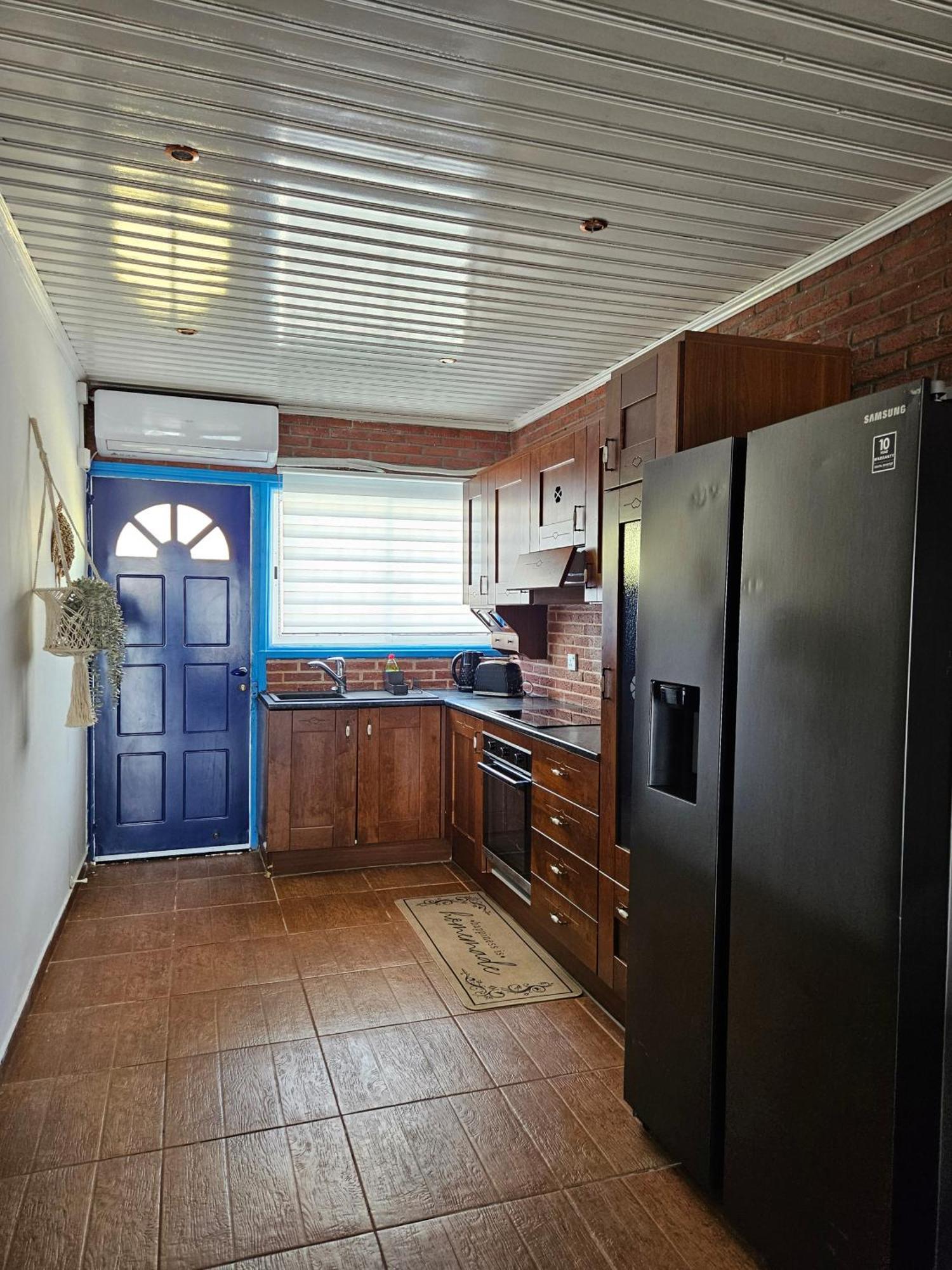 Willa Beach House At Seafront Meneou Zewnętrze zdjęcie