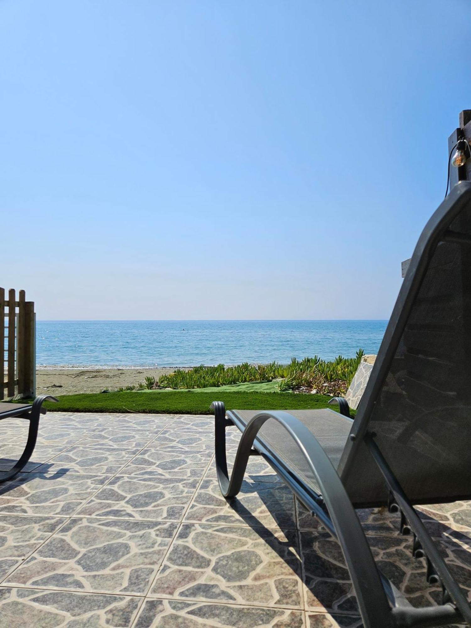 Willa Beach House At Seafront Meneou Zewnętrze zdjęcie