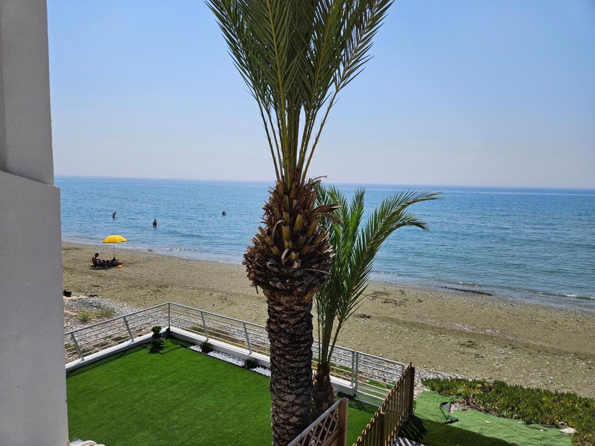 Willa Beach House At Seafront Meneou Zewnętrze zdjęcie
